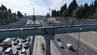İstanbul’da Edirnekapı Metrobüs İstasyonu’nun Şehitlik yönündeki sabit merdivenleri, bakım ve