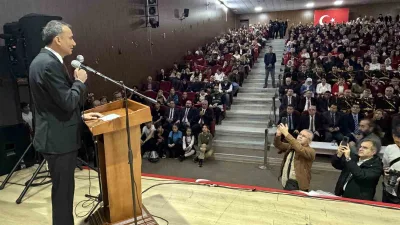 Balıkesir’in Edremit ilçesinde Cumhuriyet’in ilanının 103. yıl dönümü dolayısıyla düzenlenen