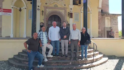 Edremit ilçesinde, turistik Güre Mahallesinde yer alan tarihi Merkez Camii