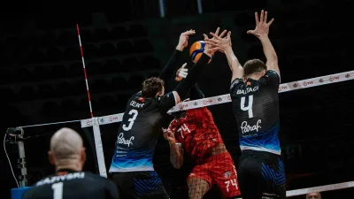 Grup Efeler Ligi’nin 2. haftasında Spor Toto, sahasında Halbank’a 3-2