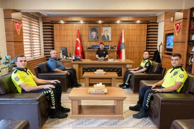 Bilecik İl Emniyet Müdürü Erdem Çağlar, görevleri sırasında vatandaşlara gösterdikleri