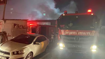 Esenyurt’ta tek katlı tekstil üzerine iş yerinde yangın çıktı. Yangın