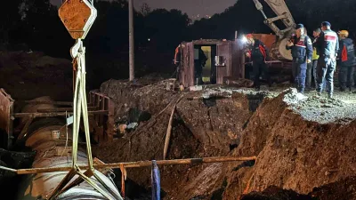 Sakarya’nın Arifiye ilçesinde gece saatlerinde bir inşaatta meydana gelen göçükte