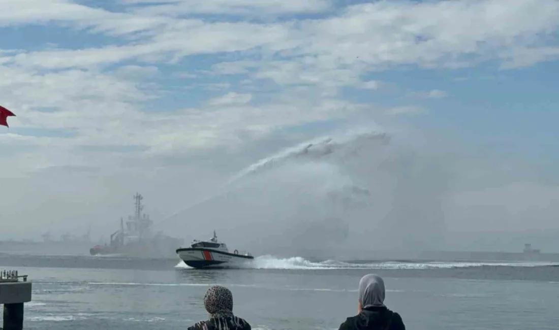 Bursa’nın Gemlik ilçesinde 29 Ekim Cumhuriyet Bayramı kutlamaları kapsamında, çelenk