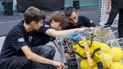 Yıldız Robot Ligi Yıldız Off-Season, lise düzeyindeki robotik takımlarını bir