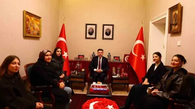 Çanakkale’nin Gökçeada ilçesinde kaymakamlık makamında düzenlenen halk günü yoğun ilgi