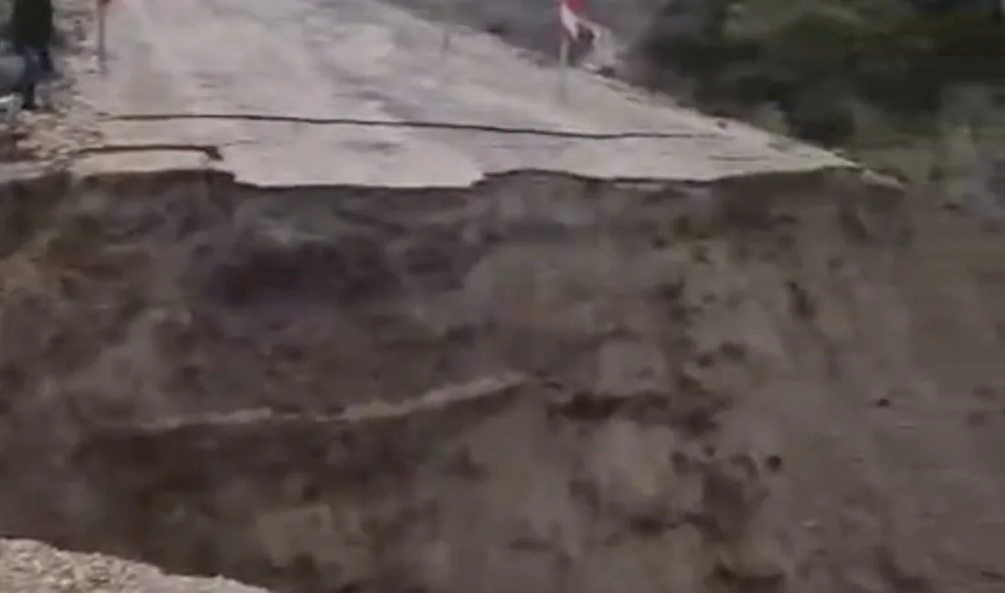 Balıkesir’in Gönen ilçesinde Fındıklı ve Canbaz mahalleleri arasındaki yol, etkili