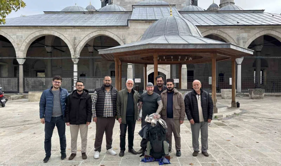 Almanya’nın başkenti Berlin’den hac için yürüyerek yola çıkan ve Müslüman