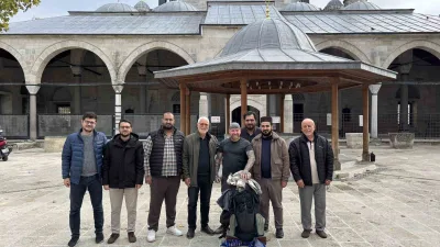 Almanya’nın başkenti Berlin’den hac için yürüyerek yola çıkan ve Müslüman
