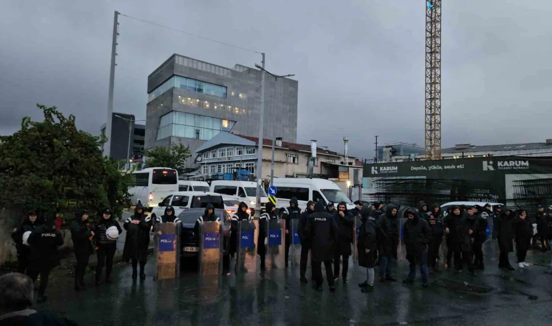 Halk TV’ye sabahın ilk saatlerinde polis ekipleri sevk edildi. Polis