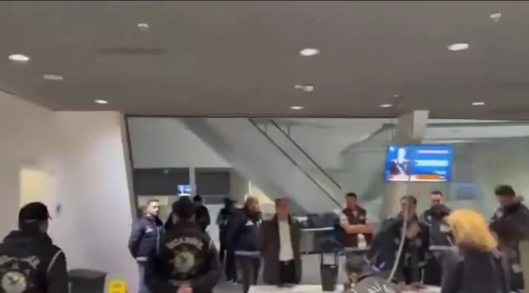 Sabah saatlerinde Halk TV’nin binasında Mali Suçlarla Mücadele Şube Müdürlüğü