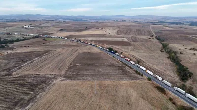 Edirne’de Bulgaristan’a açılan Hamzabeyli Sınır Kapısı’nda yaklaşık 37 kilometreyi bulan