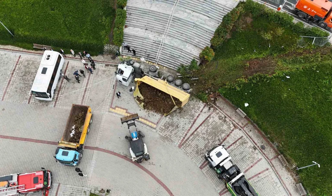 İstanbul Eyüpsultan’da, Hasdal-Okmeydanı Bağlantı Yolu’nda sürücüsünün direksiyon hakimiyetini kaybettiği hafriyat