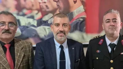 Balıkesir’in Edremit ilçesinde iş insanı Egemen Mehmet Ertaş, oğlu Muhammed
