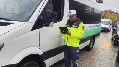 Tekirdağ’ın Hayrabolu ilçesinde jandarma trafik ekipleri, taşımalı eğitim kapsamında hizmet