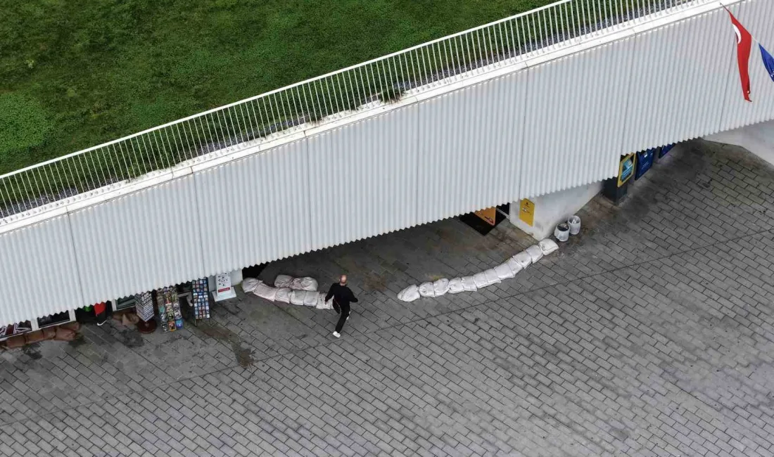İstanbul’da sel riskine karşı büyükşehir belediyesine bağlı Kabataş Transfer Merkezi’nde