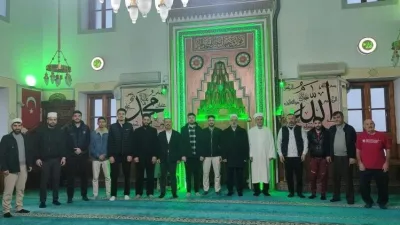 Bilecik’te İl Müftüsü Yusuf Dikmen, gençlerle sabah namazında buluştu. Yediler