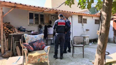 Bursa’nın İnegöl ilçesinde 78 yaşındaki adam, komşuları tarafından evinde hareketsiz