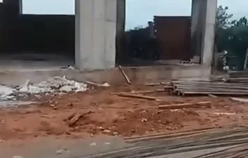 Bursa’nın Kestel ilçesindeki sanayi bölgesinde bir işçi, temelin 2’nci katından