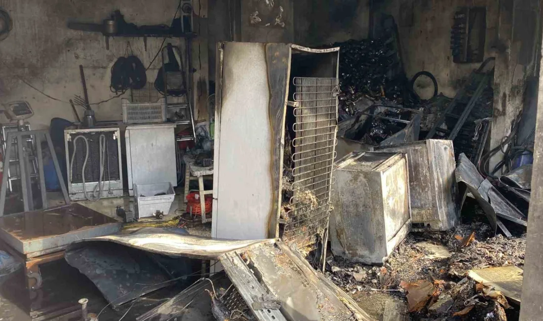 Kocaeli’de depo olarak kullanılan iş yerinde çıkan yangında alevler kısa