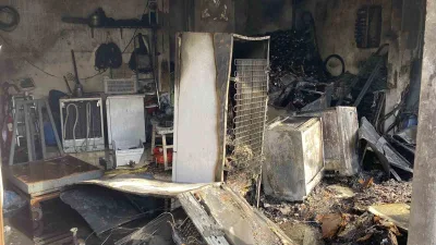 Kocaeli’de depo olarak kullanılan iş yerinde çıkan yangında alevler kısa