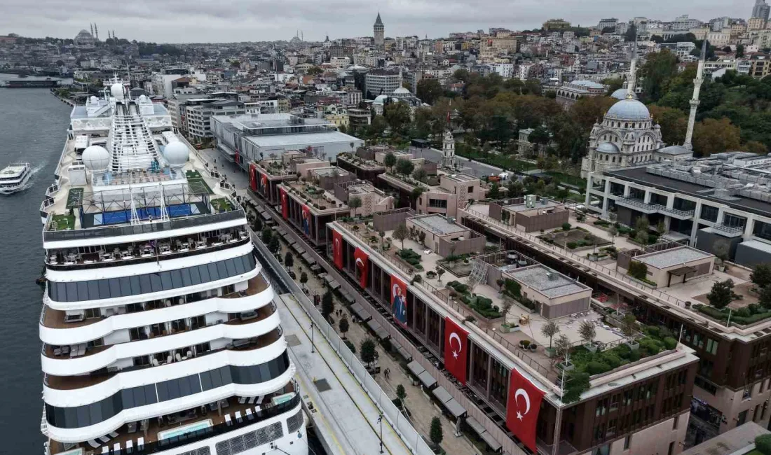 İstanbul’da 29 Ekim Cumhuriyet Bayramı öncesinde İstiklal Caddesi baştan sona