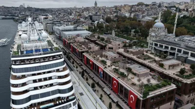 İstanbul’da 29 Ekim Cumhuriyet Bayramı öncesinde İstiklal Caddesi baştan sona