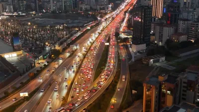 İstanbul’da haftanın ilk iş gününde trafik yoğunluğu yüzde 72 olarak