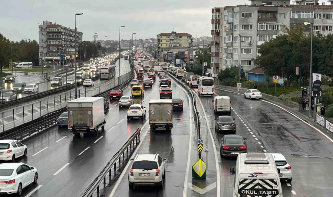 İstanbul’da yağışın da etkisiyle trafik yoğunluğu yüzde 89’a ulaştı. İşlerinden