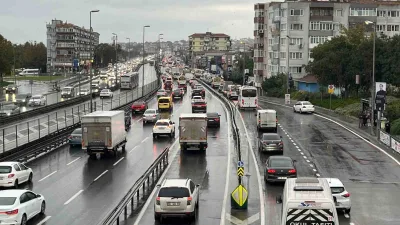 İstanbul’da yağışın da etkisiyle trafik yoğunluğu yüzde 89’a ulaştı. İşlerinden