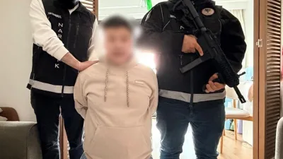 İstanbul Sarıyer’de düzenlenen operasyonda, uyuşturucu madde ticareti suçundan mavi bültenle