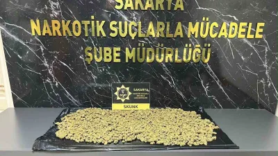Sakarya’da “Sokaklar Güvende” operasyonları kapsamında düzenlenen operasyonda, İstanbul’dan Hendek’e uyuşturucu