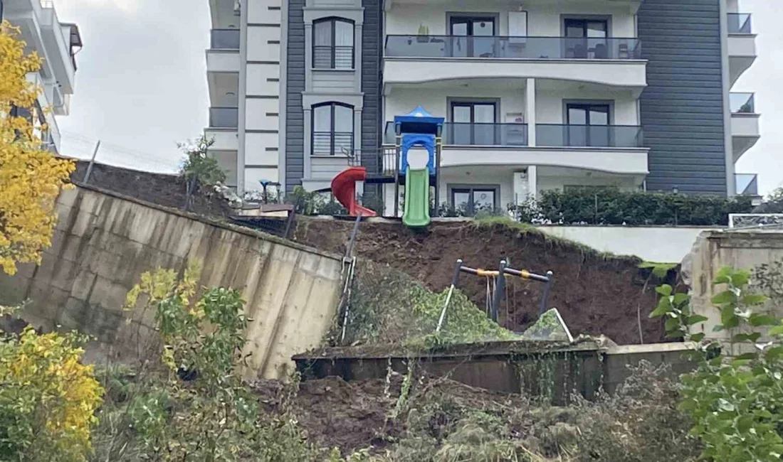 Kocaeli’de bir sitenin istinat duvarı çöktü, kayan toprak çocuk parkının