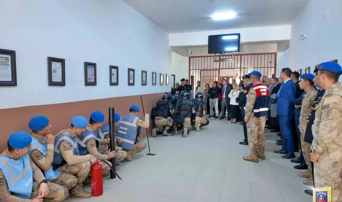 Çanakkale’de jandarmalara Ceza ve Tevkifevleri Genel Müdürlüğü personelinin katılımıyla Ceza