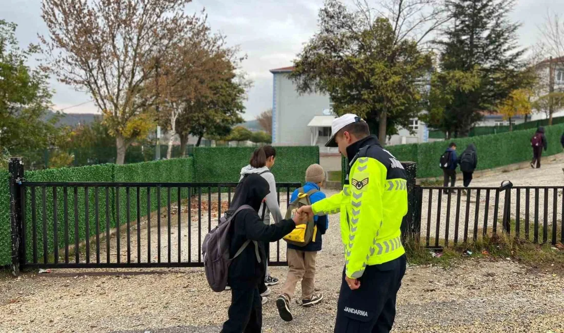 Bilecik’te jandarma ekipleri, okul çevrelerinde göz açtırmıyor. Bilecik İl Jandarma