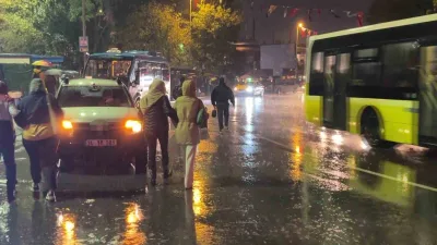 Meteoroloji Genel Müdürlüğü’nün uyarılarının ardından sabahın ilk saatlerinden itibaren İstanbul’da