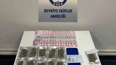 Kadıköy’de polis ekiplerinin dron destekli takibe aldığı araçta bulunan 2