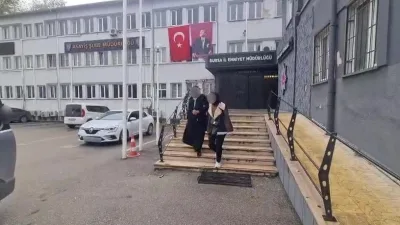 Bursa’nın Osmangazi ilçesinde bir evin kapısını kart-film yöntemiyle açarak yaklaşık