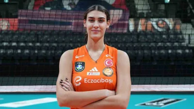 Eczacıbaşı Peron İstanbul, milli voleybolcu Karmen Aksoy’u transfer etti. Turuncu-beyazlılardan