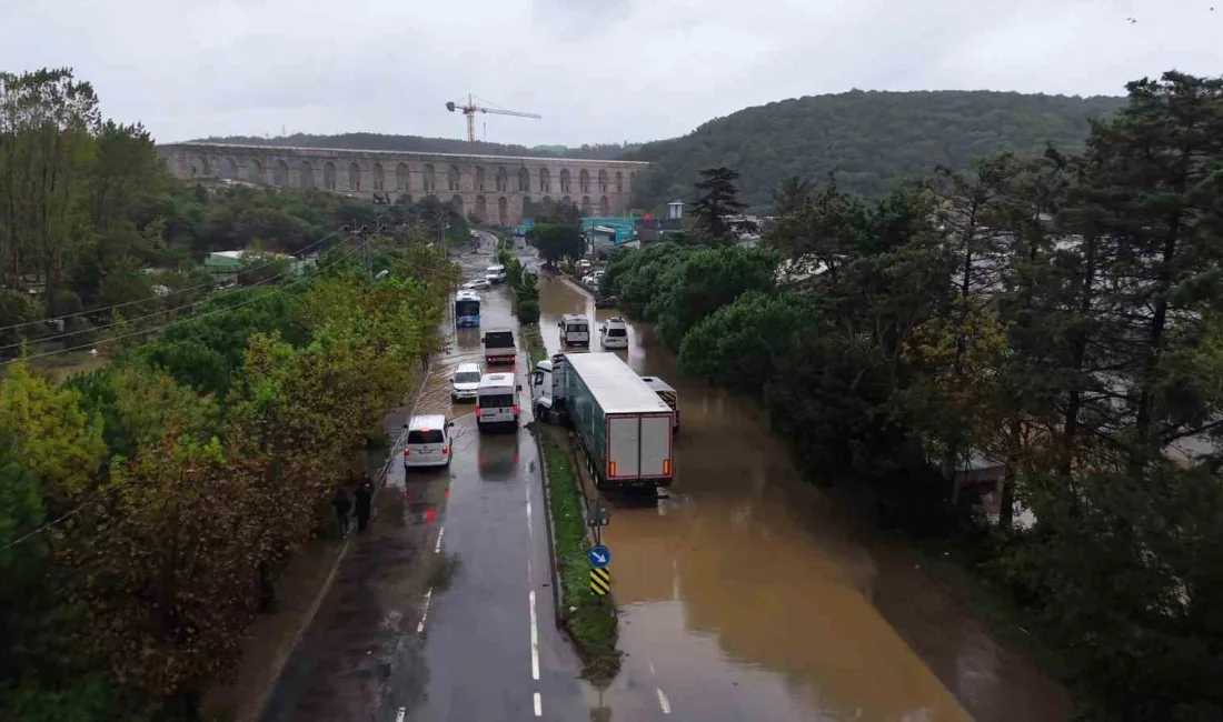 İstanbul’da etkili olan sağanak yağış nedeniyle Kemerburgaz Cendere yolunda kalan