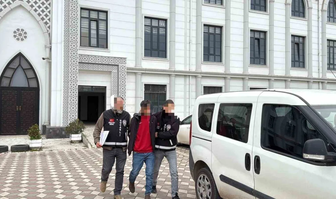 Kocaeli’nin Körfez ilçesinde yatak odasında arkadaşına ait eşofman bulduğunu iddia