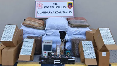 Kocaeli’nin Başiskele ilçesinde jandarma ekiplerince bir adres ve araçta yapılan