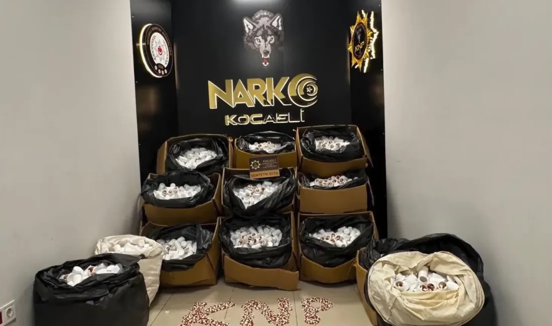 Kocaeli’de otoyol üzerinde durdurulan araçta, narkotik köpeğiyle yapılan aramada 338