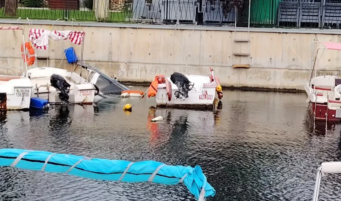 Kocaeli’nin Karamürsel ilçesinde sağanak ve fırtınada bazı amatör balıkçı tekneleri