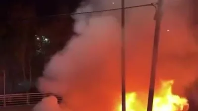 Kocaeli’de iki ayrı noktada araç yangını meydana geldi. İzmit’te bir