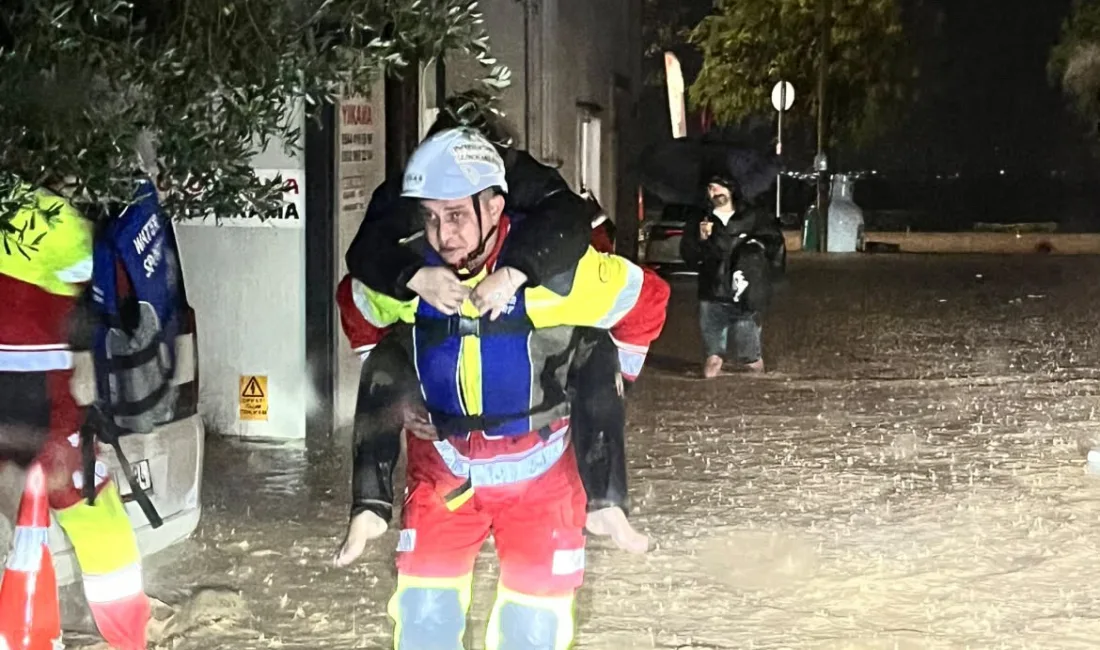 Kocaeli’nin Başiskele ilçesinde sağanak nedeniyle alt geçitte ve bir sokakta