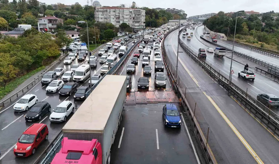 Küçükçekmece’de D-100 Karayolu’nda yürütülen derz değişimi çalışması kapsamında yola yerleştirilen