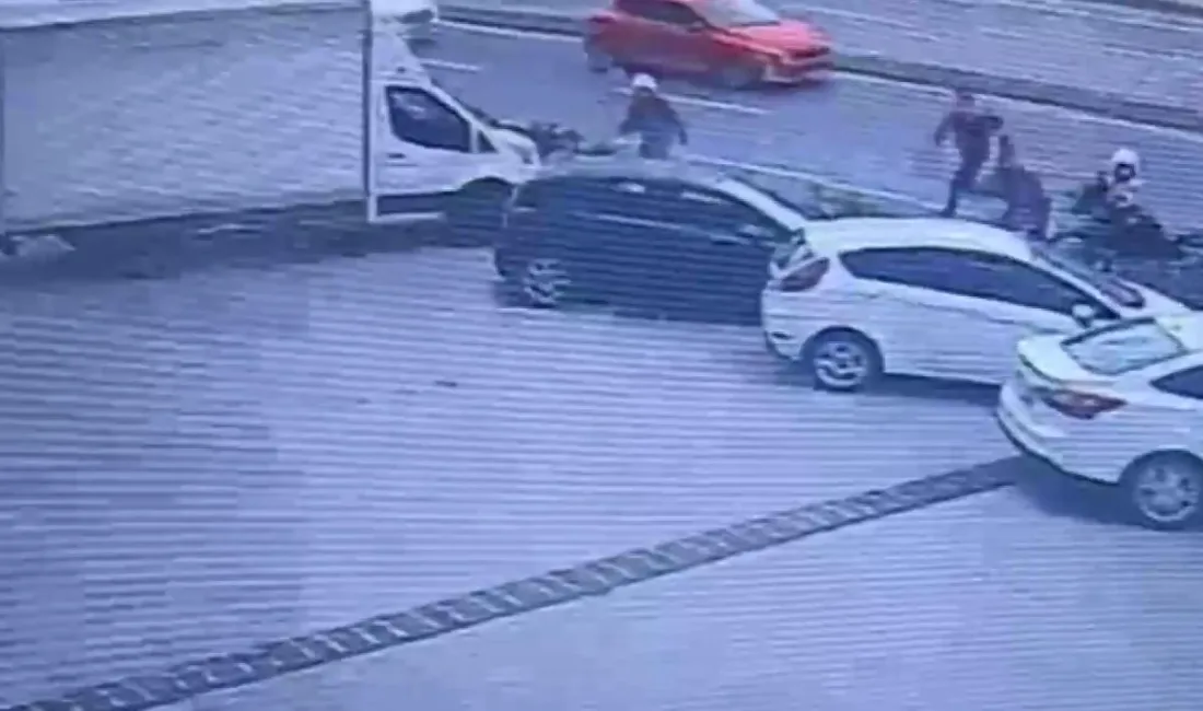 İstanbul’un Küçükçekmece ilçesinde denetim sırasında polis ekiplerinden kaçan şahıslar yaşanan