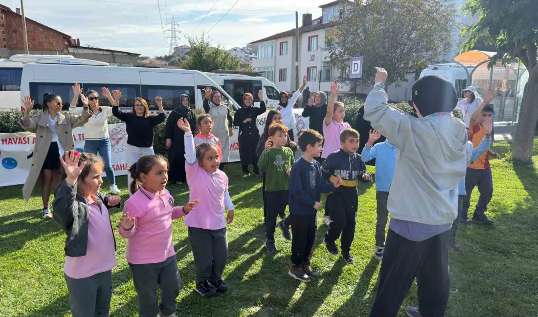 Bilecik’te mahalle sakinleri müzik eşliğinde hareket etti Bilecik İl Sağlık