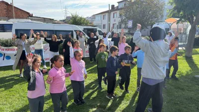 Bilecik’te mahalle sakinleri müzik eşliğinde hareket etti Bilecik İl Sağlık